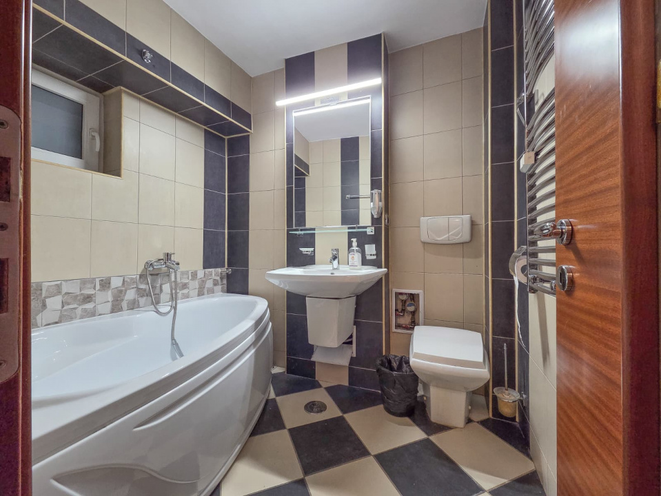 Apart 3 camere birouri stradal Bulevardul Unirii colt Nerva Traian