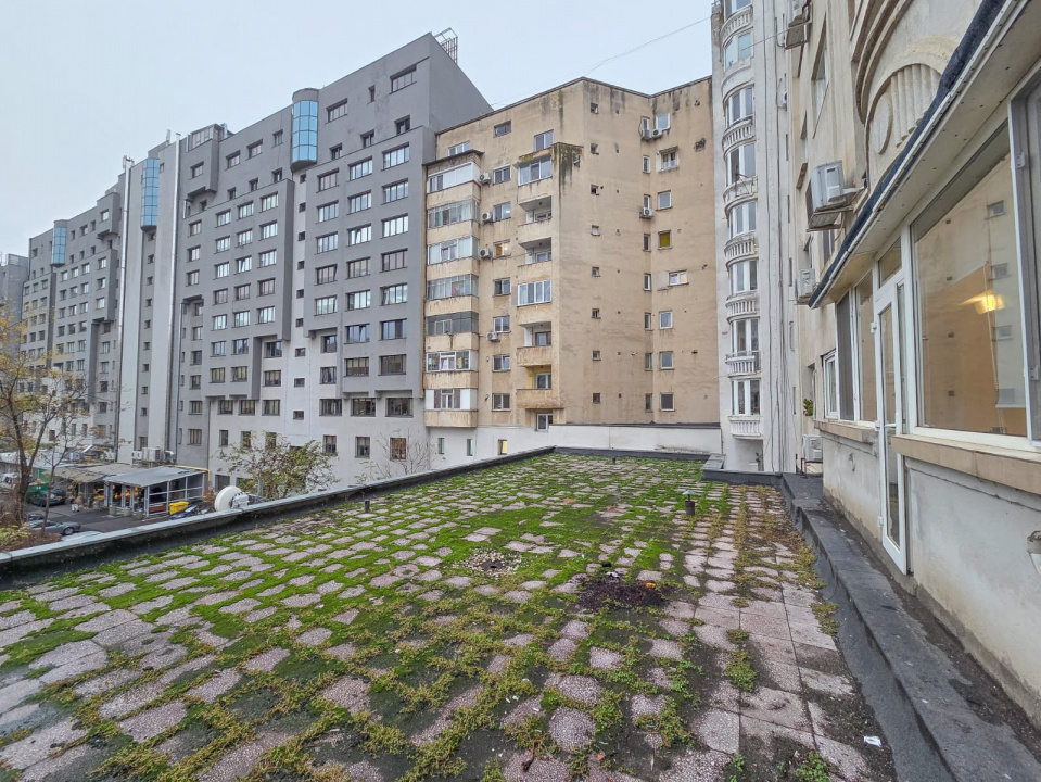 Apart 3 camere birouri stradal Bulevardul Unirii colt Nerva Traian